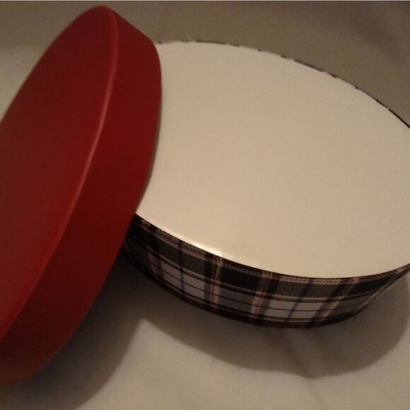 Oval plaid storage box & small red trinket box - Picture 4 of 12
